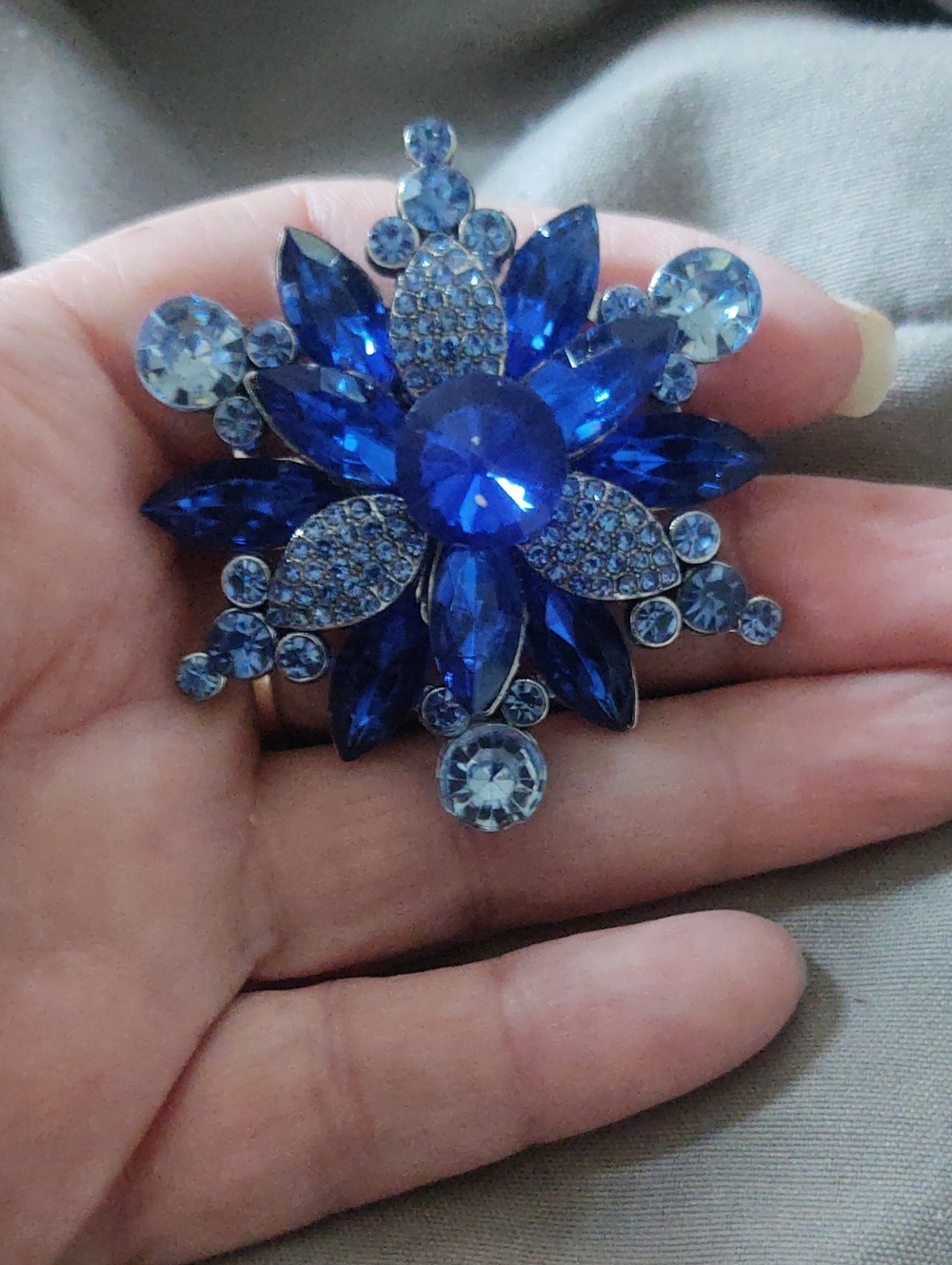Blue Rhinestone Flower Brooch - Picture 4 of 4